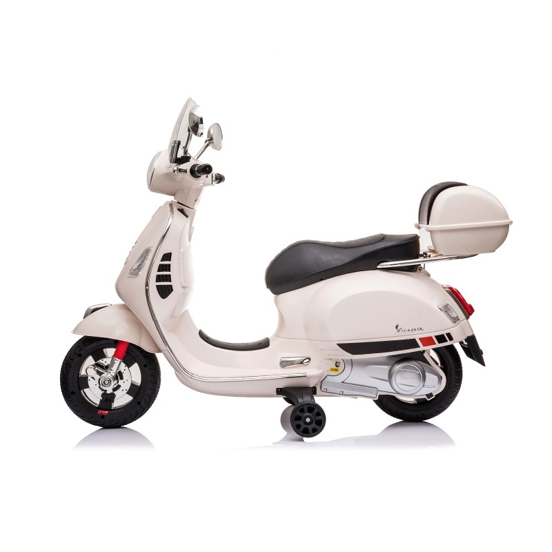 Electric motorcycle Vespa GTS Super white