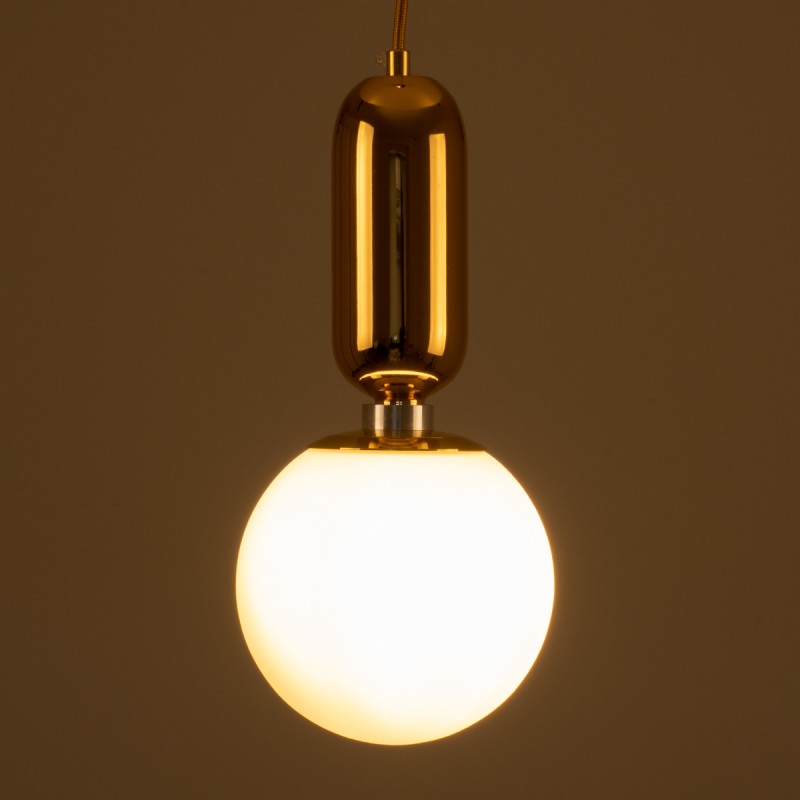 GloboStar® MAVERICK 00943 Μοντέρνο Κρεμαστό Φωτιστικό Μπάλα Μονόφωτο 1 x E27 IP20 Χρυσό Μέταλλο με Λευκό Γυαλί - Μ15 x Π15 x Υ33cm