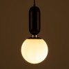 GloboStar® MAVERICK 00945 Μοντέρνο Κρεμαστό Φωτιστικό Μπάλα Μονόφωτο 1 x E27 IP20 Μαύρο Μέταλλο με Λευκό Γυαλί - Μ15 x Π15 x Υ33cm