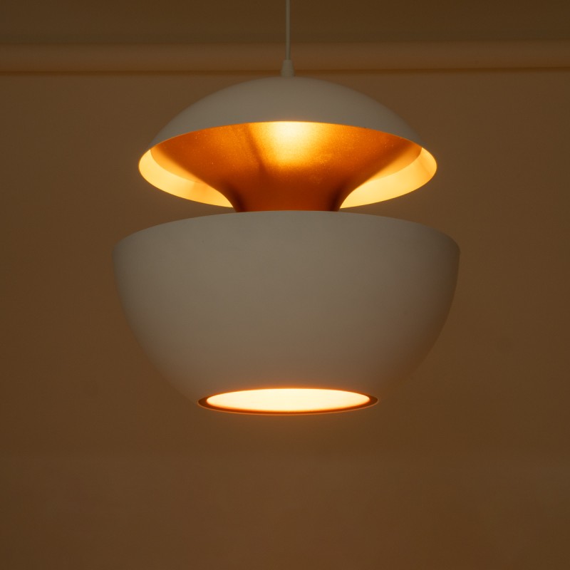 GloboStar® SEVILLE 01268 Μοντέρνο Κρεμαστό Φωτιστικό Ανάρτηση Μονόφωτο 1 x E27 IP20 Λευκό & Χρυσό Μέταλλο - Μ35 x Π35 x Υ35cm