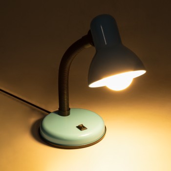 GLOBOSTAR® STUDENT 01532 Μοντέρνο Επιτραπέζιο Φωτιστικό Πορτατίφ με Ντουί 1 x E27 AC 220-240V IP20 - Γαλάζιο & Μαύρο - Μ12 x Π12 x Υ32cm