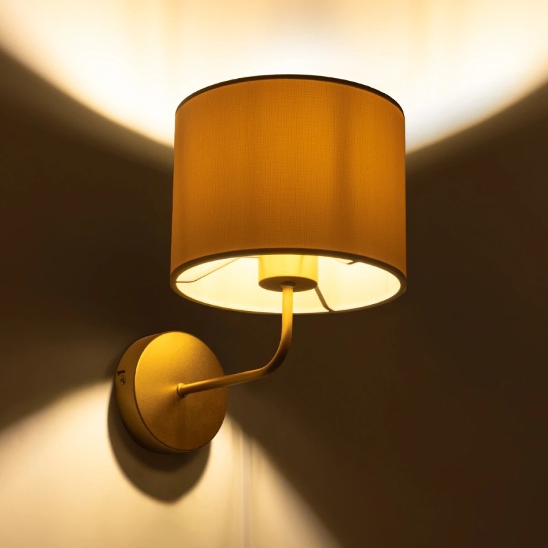 GloboStar® RALPH 203-0039 Vintage Επιτοίχιο Φωτιστικό Απλίκα Μονόφωτο 1 x E27 IP20 Χρυσό Μέταλλο με Λευκό Ύφασμα - Μ22 x Π29 x Υ30cm