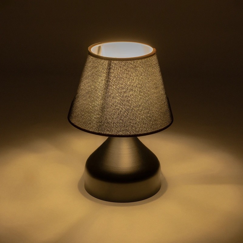 GloboStar® PYRAMID 204-0058 Μοντέρνο Eπιτραπέζιο Φωτιστικό Μονόφωτο 1 x E27 IP20 Μαύρο Μέταλλο με Μαύρο Ύφασμα - Μ22 x Π22 x Υ30cm