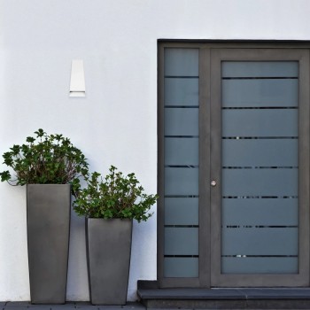 kelvo® FLUX KLV-101-0121 Φωτιστικό Τοίχου / Απλίκα LED 6W 750lm 30° AC 220-240V Αδιάβροχο IP65 Θερμό Λευκό 2700K - Bridgelux COB Chip & TÜV SÜD Driver - Λευκό Ματ - Μ5 x Π8.5 x Υ17cm - 5 Χρόνια Εγγύηση