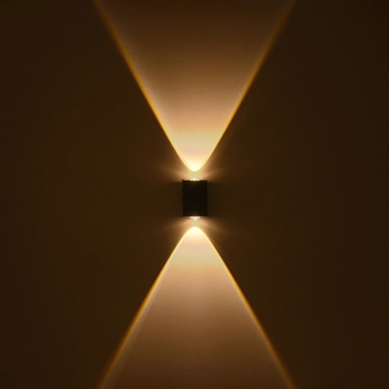 GLOBOSTAR® HIKARI 60685 Μοντέρνο Φωτιστικό Τοίχου - Απλίκα LED 4W 500lm 30° AC 220-240V Αδιάβροχο IP65 Θερμό Λευκό 2700K - CREE XPE Chip & TÜV SÜD Driver - Μαύρο Ματ - Μ6 x Π4 x Υ10.5cm - 5 Χρόνια Εγγύηση