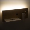 GloboStar® PALADIN 61359 Μοντέρνο Φωτιστικό Τοίχου - Απλίκα Ξενοδοχείου Bed Side LED 6W 720lm 36° AC 220-240V - Reading Light & Κρυφός Φωτισμός - Φορτιστές USB 3A & Wireless 20W - Μ30 x Π11 x Υ12cm - Φυσικό Λευκό 4500K - Ξύλο & Λευκό - Αριστερ