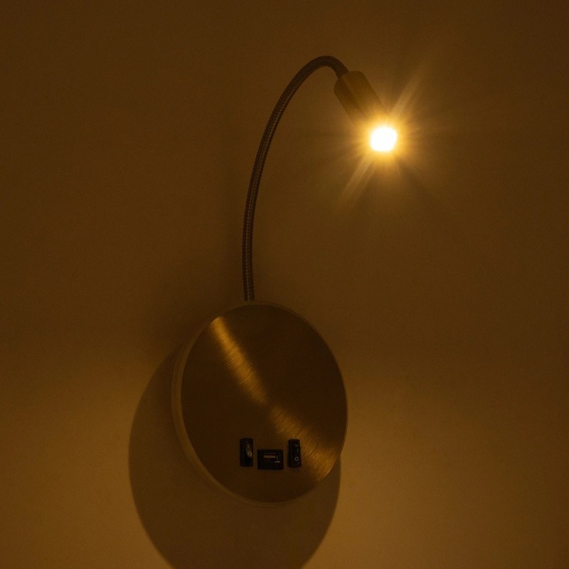 GloboStar® GOOSE 61697 Φωτιστικό Τοίχου - Απλίκα LED 6W 600lm 36° AC 220-240V IP20 - Reading Light & 360° Κρυφός Φωτισμός - Φορτιστής USB 3A - Θερμό Λευκό 2700K Χρυσό Βούρτσας - Μ15.5 x Π22.5 x Υ30cm - 5 Xρόνια Εγγύηση