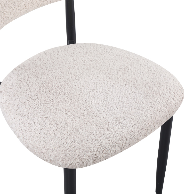 Καρέκλα Folegio pakoworld μπουκλέ σε κρεμ απόχρωση με μαύρα πόδια 50x57x79.5εκ
