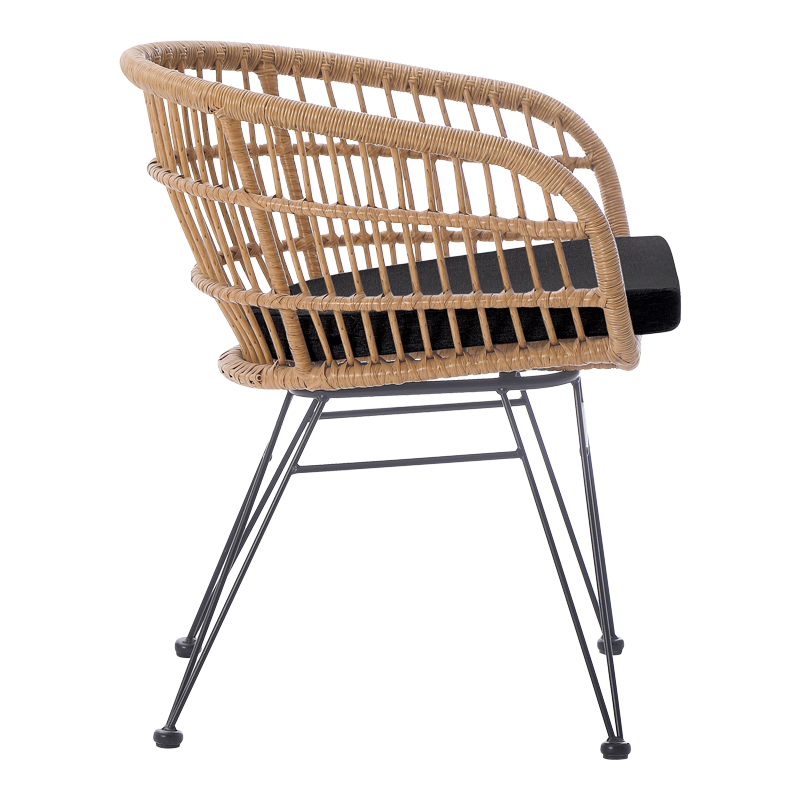Πολυθρόνα Naoki pakoworld με μαξιλάρι pe rattan σε φυσική απόχρωση και μαύρα μεταλλικά πόδια 63x61x79εκ