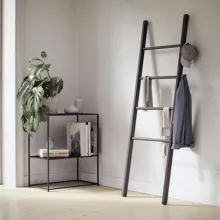 Κρεμάστρες Δαπέδου