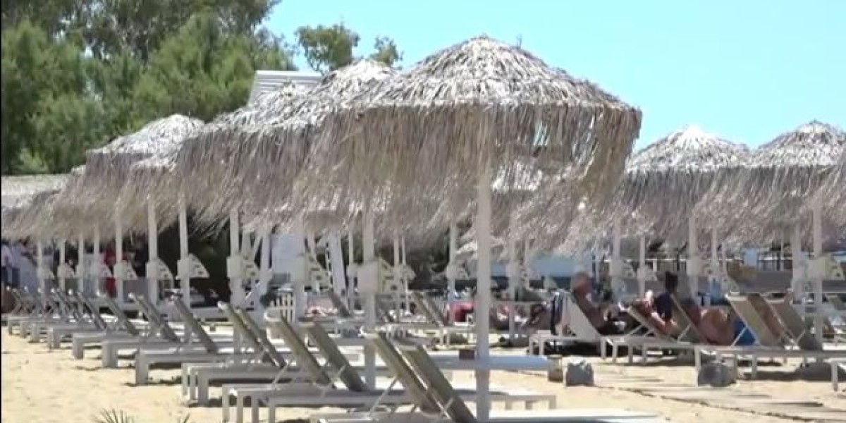Επαγγελματικός Εξοπλισμός Beach Bar: 7 Must-Have Έπιπλα για Επιτυχημένη Επιχείρηση